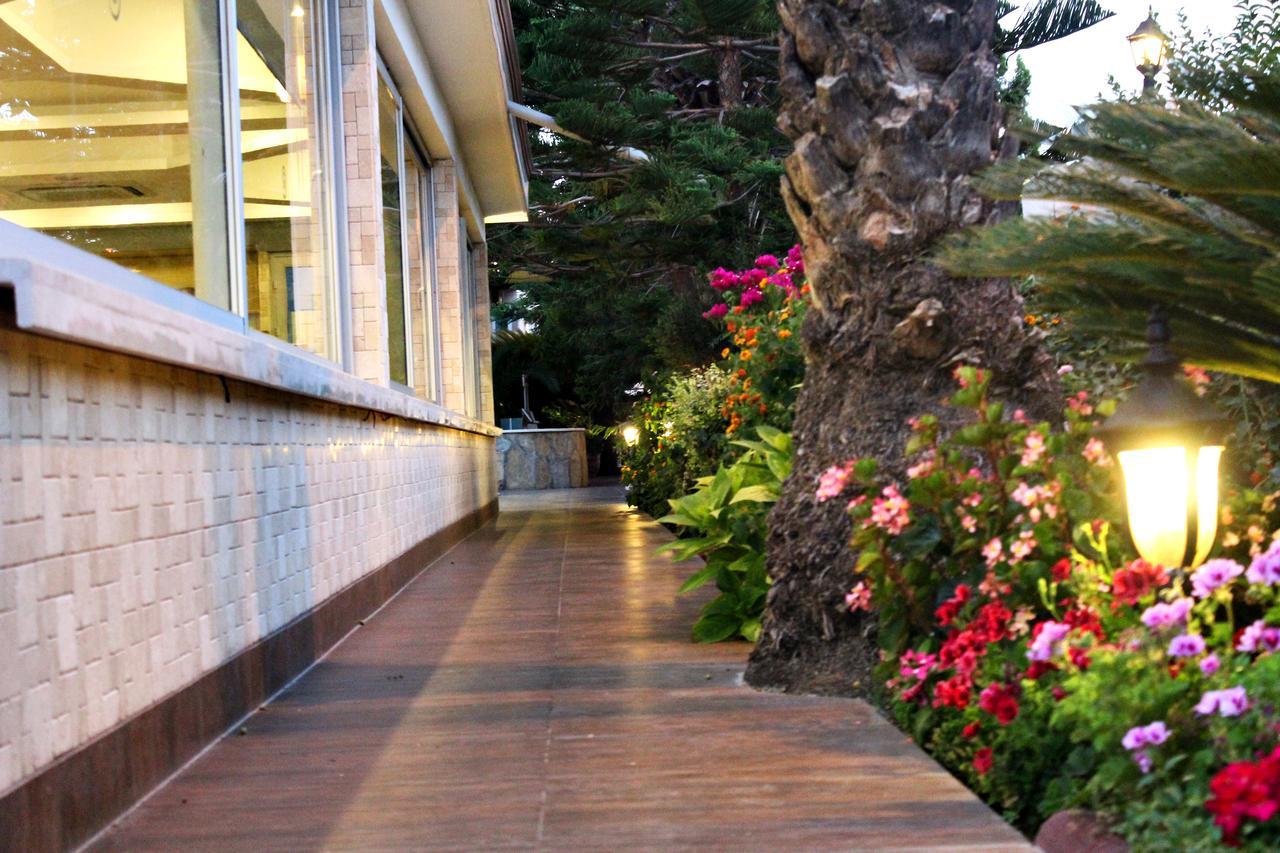 Sun Beach Hotel Side Exterior foto